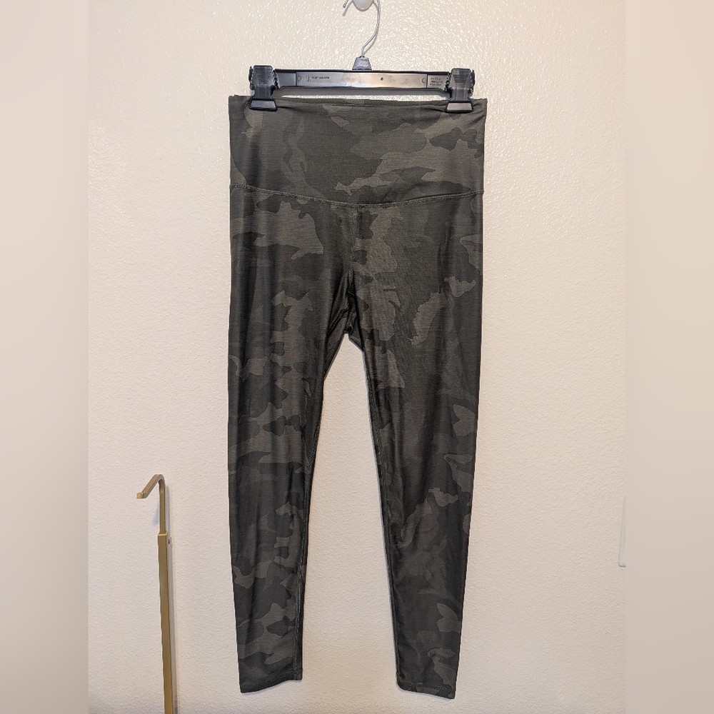 Prana Camo Leggings Size Med. EUC
